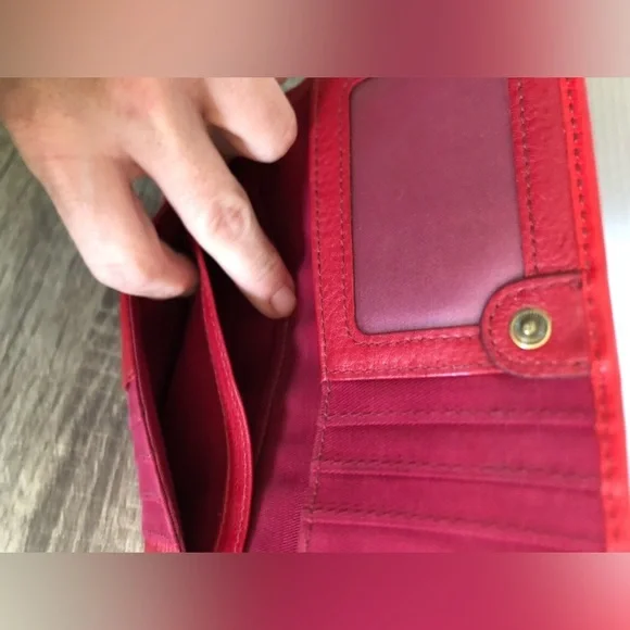 FOSSIL Red Leather Wallet - Picture 13 of 15